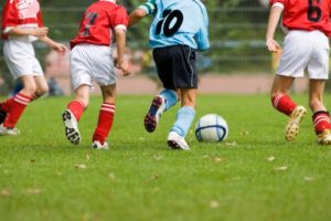 Cómo prevenir las lesiones deportivas en atletas jóvenes